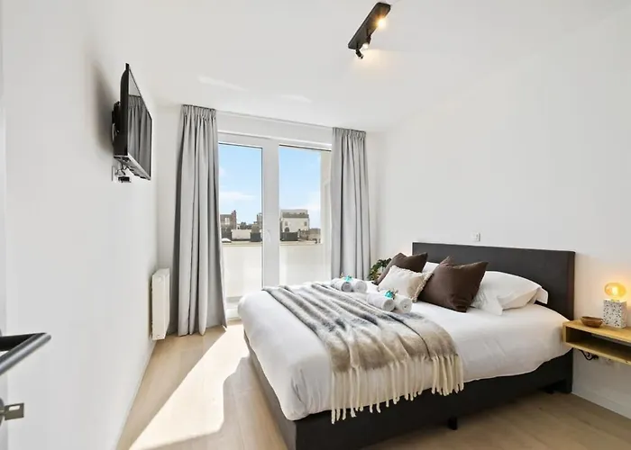 Huswell - Renovated In The Heart Of