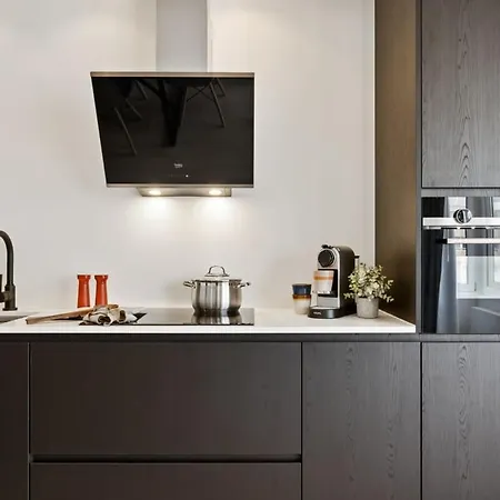 Huswell - Renovated In The Heart Of *