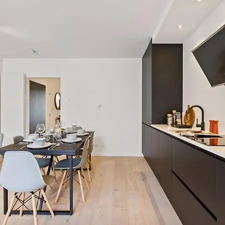 Huswell - Renovated In The Heart Of