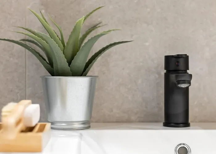 Huswell - Renovated In The Heart Of Apartment *