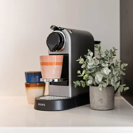 Huswell - Renovated In The Heart Of *